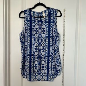 Teenplo size L blue and white print sleeveless tunic blouse